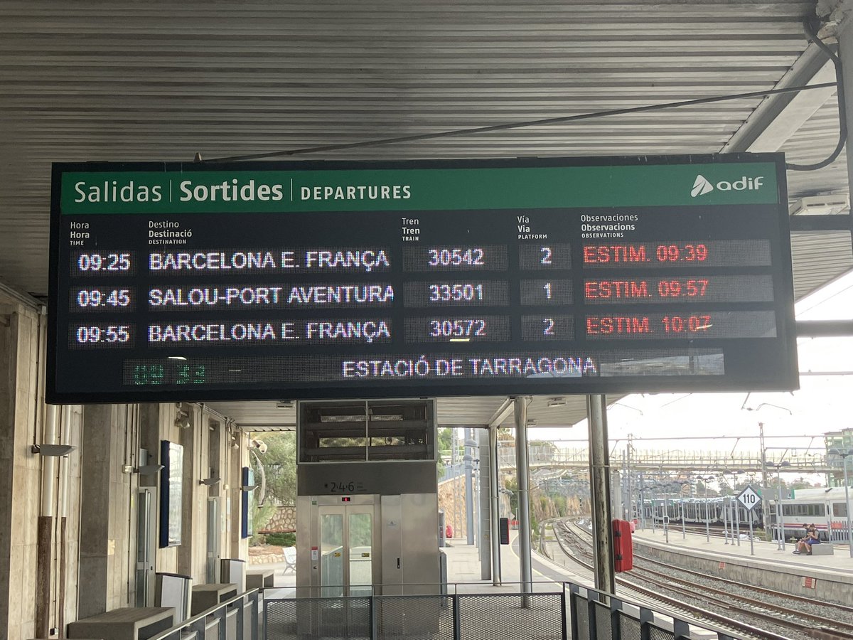 M’estreno, post estiu, a <a href="/rodalies/">Rodalies Catalunya</a> <a href="/Renfe/">Renfe</a> TGN-BCN. De moment, tren de les 9:25 ja surt 15 minuts tard (i els dos següents ja van endarrerits). Hi ha coses que no canvien
<a href="/TrensDignesEbre/">TRENS DIGNES EBRE</a> 
<a href="/dignitatavies/">Dignitat a les vies</a>