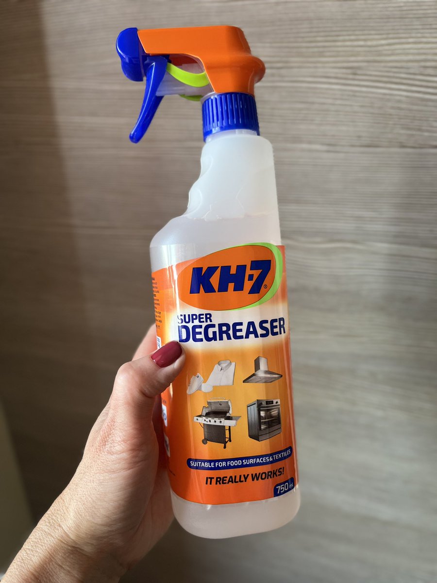 Ja nu ir vēl kāda mājsaimniece, kurai aktuāls patiešām labs attaukotājs - te būs.
Pēc ilgiem meklējumiem un daudz kā, kas neattaisno sevi darbībā, izmēģinātā, šis ir perfekts.
Šobrīd akcijā Maxima veikalos 2,99€ (ikdienā 6,99€).
#patipirku #neapmaksātareklāma