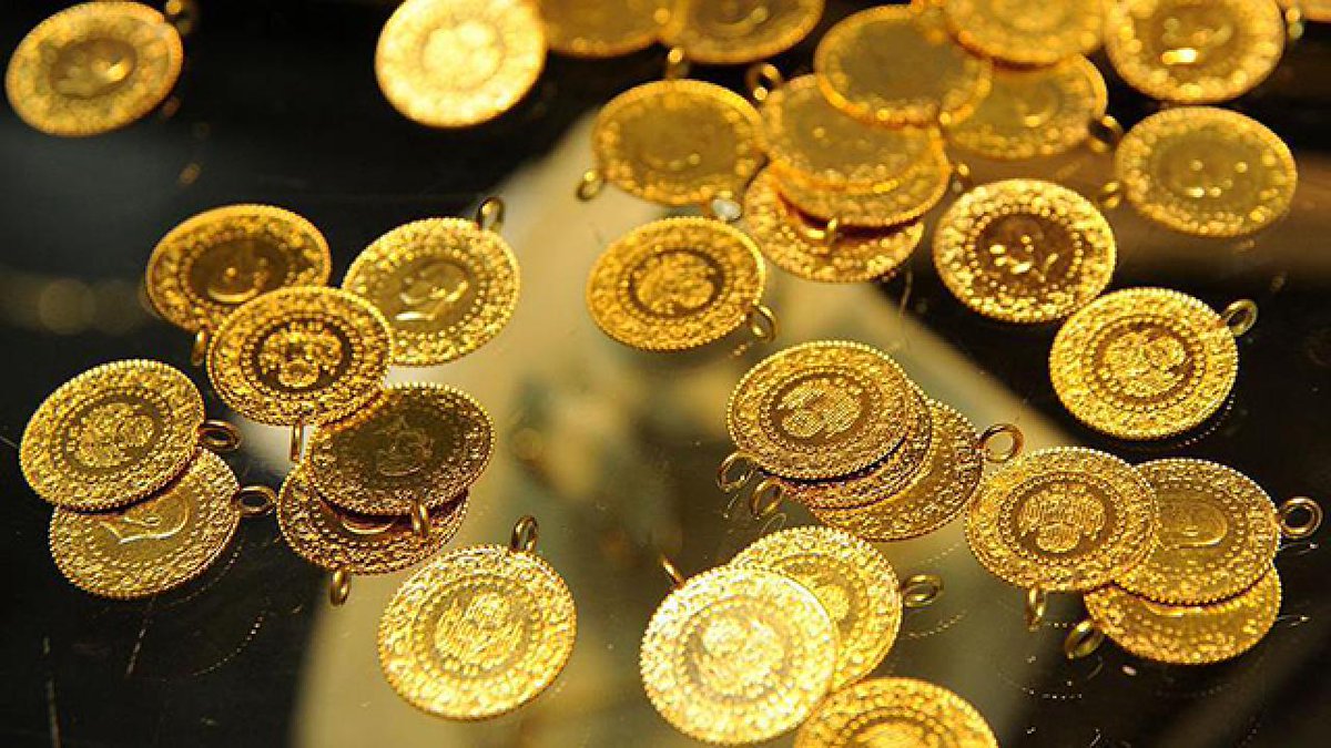 İzmir Kuyumcular Odası Başkanı Murat Kurtuluş Buyrukçu, “Gram altın bu ay 5 bin, yıl sonunda ise 6 bin lirayı görebilir” dedi.