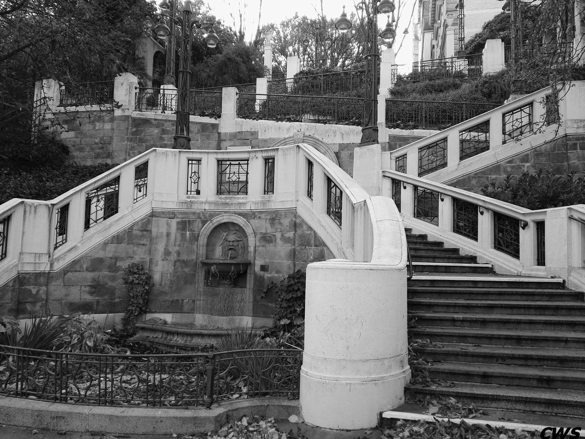 "Leben besteht darin, daß man sich einläßt, sich selbst hineinläßt" (Heimito von Doderer (5.9.1896-23.12.1966)
#OTD #literatura #Geschichte 
#Wien #Strudlhofstiege