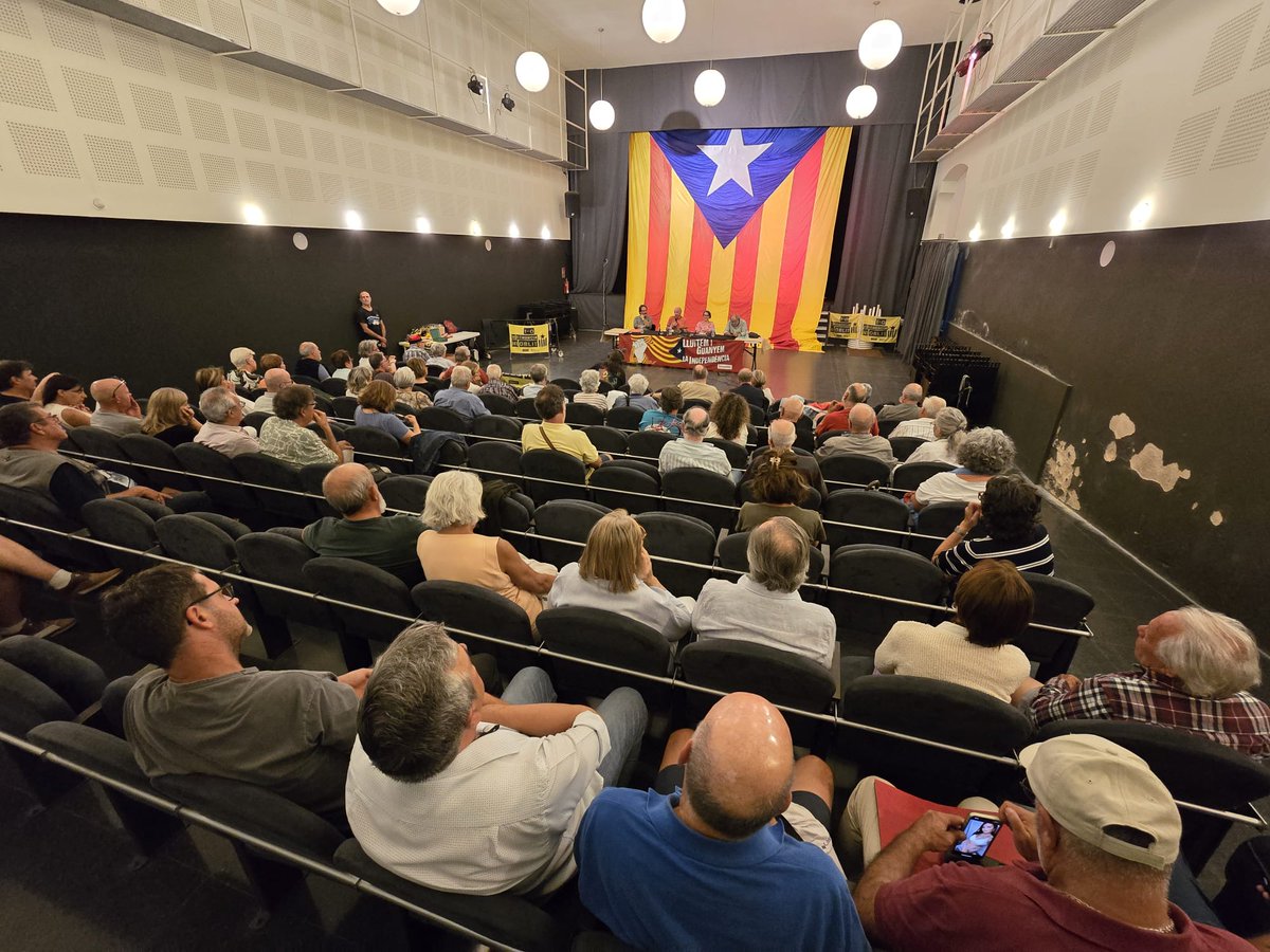 ANC Alt Empordà (@anc_altemporda) on Twitter photo 💥 Ahir Agullana va viure un vespre vibrant amb la presentació de la nova assemblea territorial "Assemblea d'Empordà Nord
-Oest".
🙌 Sala plena i molta il·lusió amb en el president de <a href="/assemblea/">Assemblea Nacional Catalana</a>, <a href="/lluis_llach/">Lluís Llach</a>.
💪 ANC més forta que mai a l’Alt Empordà! 💥 Ahir Agullana va viure un vespre vibrant amb la presentació de la nova assemblea territorial "Assemblea d'Empordà Nord
-Oest".
🙌 Sala plena i molta il·lusió amb en el president de <a href="/assemblea/">Assemblea Nacional Catalana</a>, <a href="/lluis_llach/">Lluís Llach</a>.
💪 ANC més forta que mai a l’Alt Empordà!