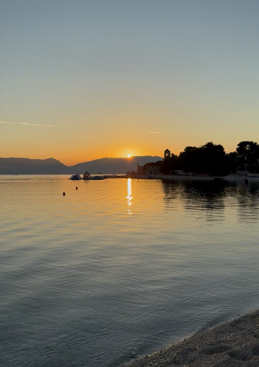 devonesay's tweet image. a dzisiaj zaczęliśmy dzień od oglądania wschodu słońca