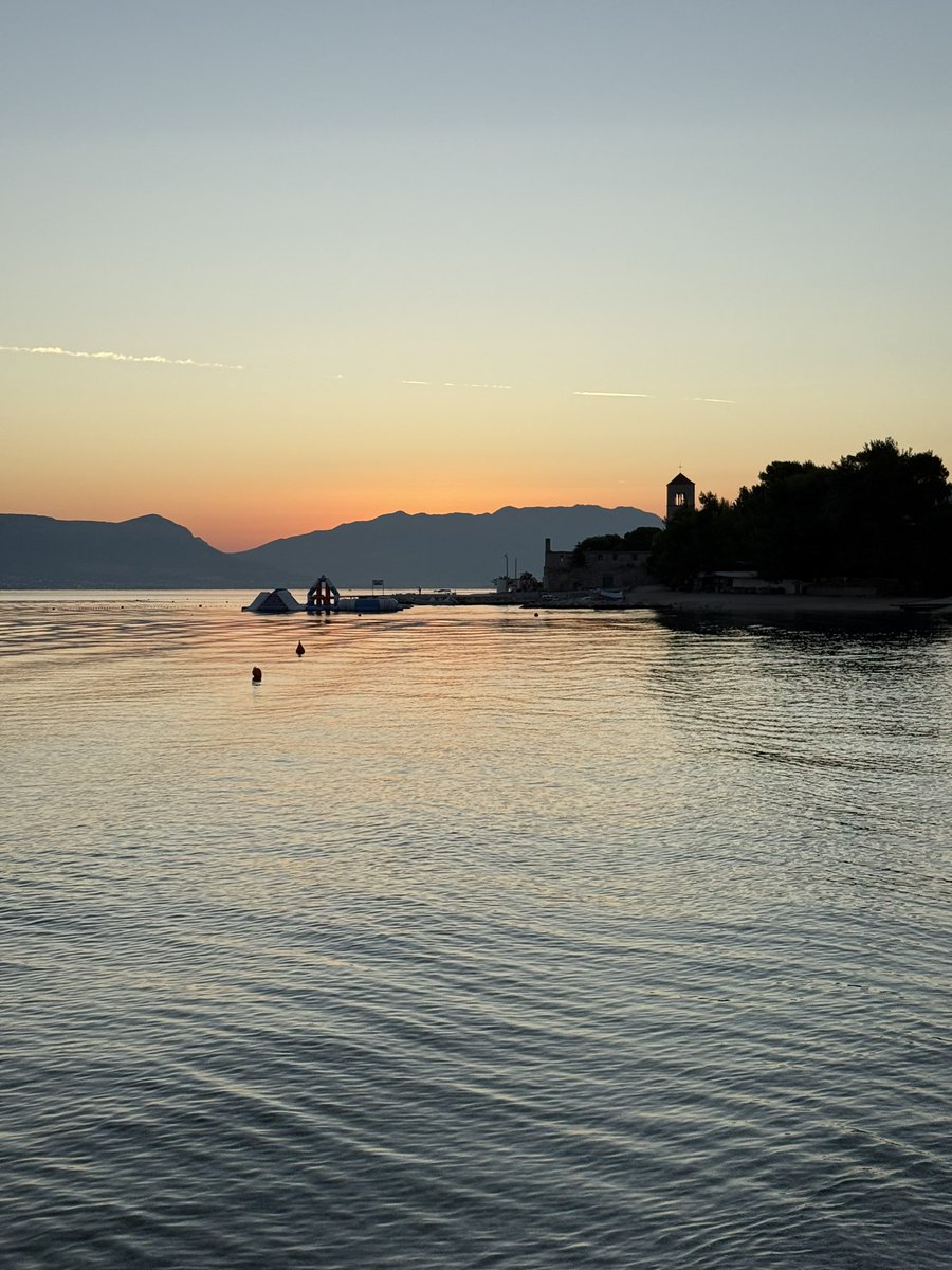 devonesay's tweet image. a dzisiaj zaczęliśmy dzień od oglądania wschodu słońca