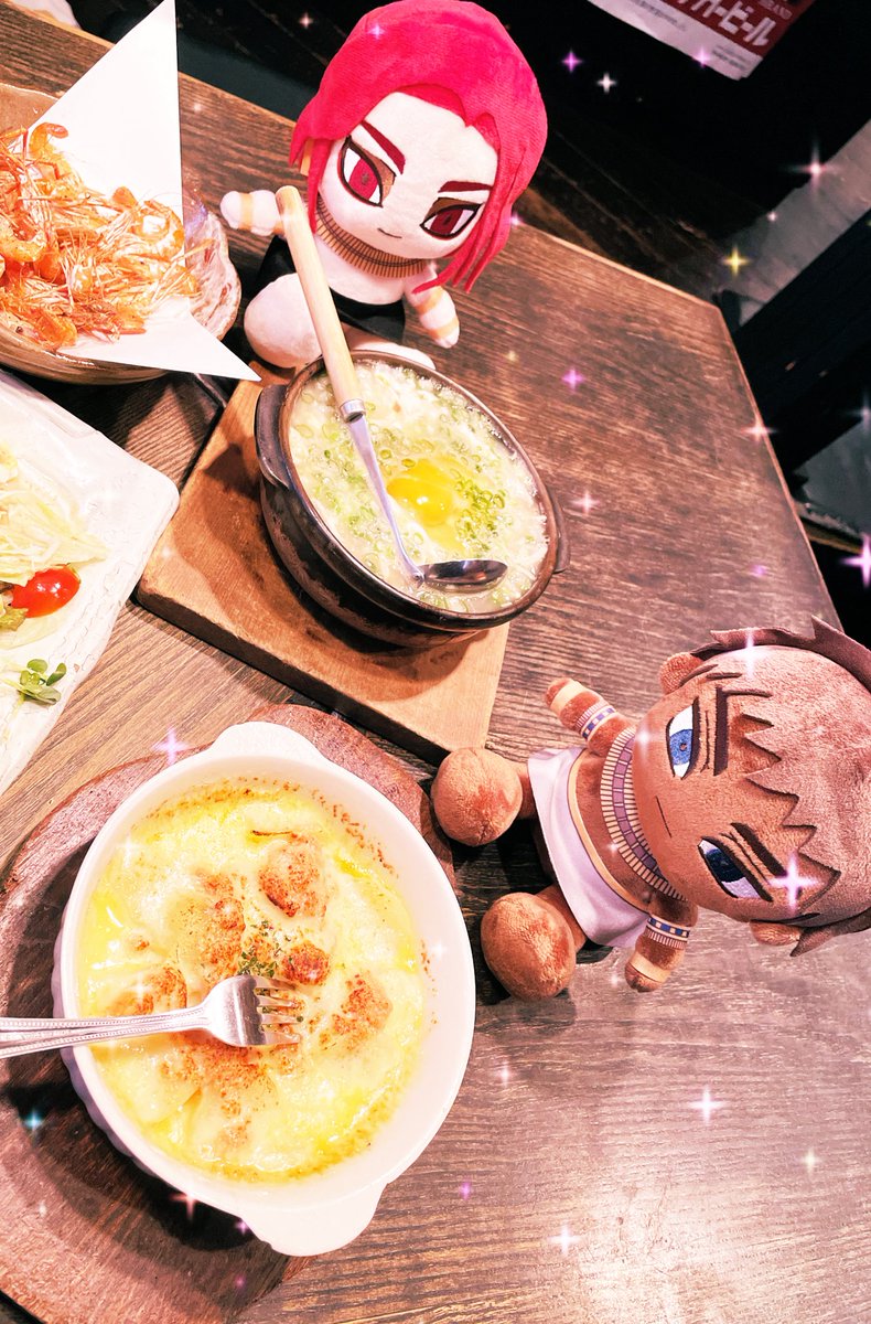 「普通のぬいと比べて巨大なのでなかなか連れ出せなかったホルセト…こちらは店内ぬいま」|えりかのイラスト