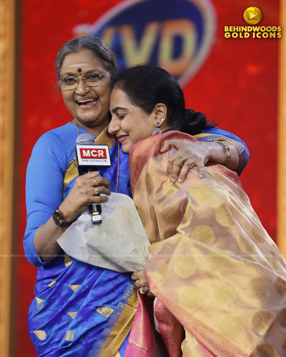 behindwoods's tweet photo. VADIVUKARASI 🌟 THE BEHINDWOODS GOLDEN 🏆 ICON OF INSPIRATION ✨ FOR EXCELLENCE IN CINEMA 🎬 &amp; TELEVISION 📺💫
#Vadivukarasi #BehindwoodsGold #GoldenIcon #Inspiration #Cinema #Television https://t.co/ZoJIjAZqjJ