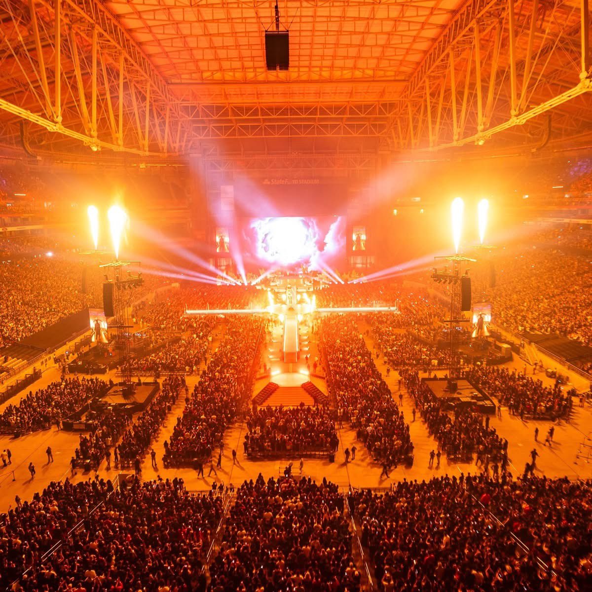 🚨The Weeknd makes history in Texas: #1 in tickets sold this year, top-grossing black male artist at NRG Stadium and AT&amp;T Stadium, and the first R&amp;B artist to sell out the Alamodome!