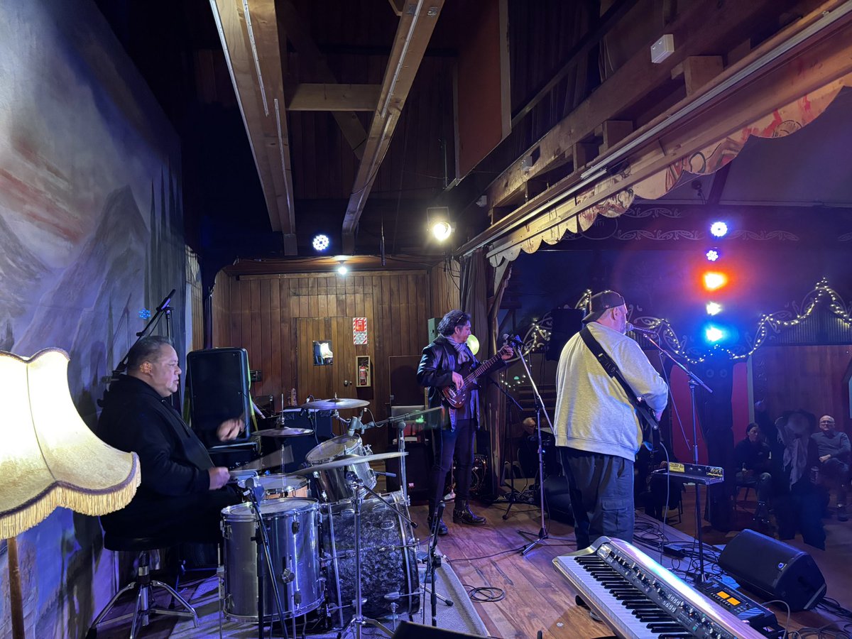 InLoveWithAView's tweet photo. Blues , all 12 glorious bars from Palmy visitors “CT Trio” #SupportTheSupport
#LifeIsLive https://t.co/VeddAmHH9N