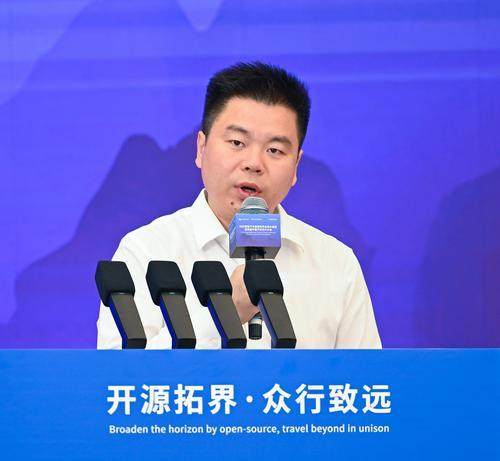 ChongqingCinc's tweet photo. Changan Automobile VP He Gang: Digital new vehicles are the future. With 63% of China's cars now smart-connected, the industry is shifting from electrification to full digitalization, driven by AI and global tech collaboration. #DigitalAuto #FutureMobility #WSIE https://t.co/WRwEwIzAxt