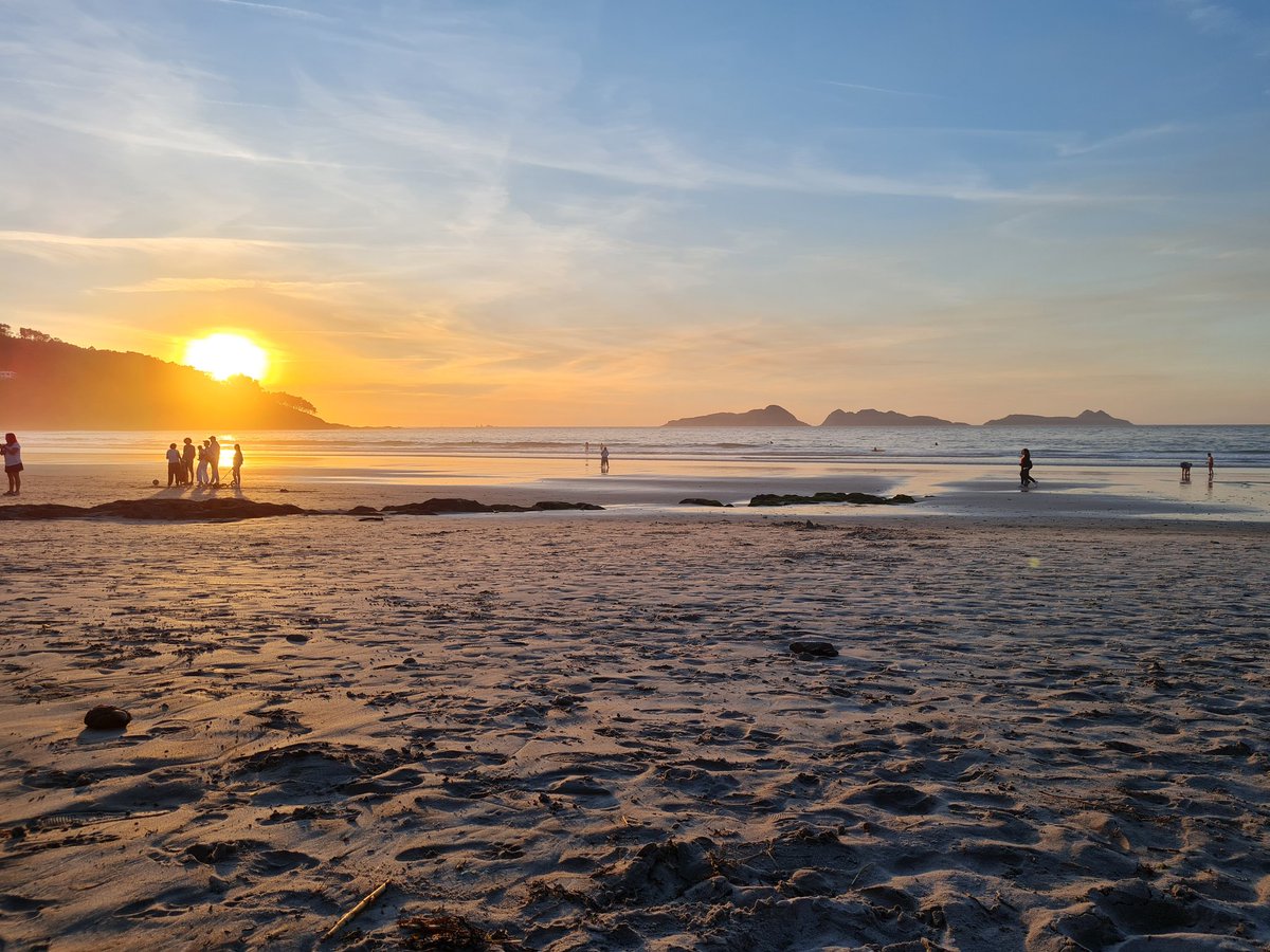 turisriasbaixas's tweet photo. O final do verán é un momento perfecto para visitar as Rías Baixas e desfrutar delas en todas as súas versións ☔😎

Porque con sol ou con choiva a provincia de Pontevedra ten a proposta de lecer que estabas buscando! https://t.co/rHYUpeNUOJ