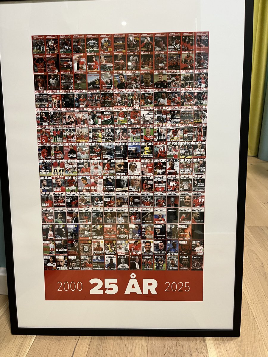 larsmolsen's tweet photo. Ble nylig gjort skikkelig stas på av den herlige gjengen i verdens beste supporterklubb ⁦⁦⁦⁦@unitedno⁩ . Bildet viser alle forsider av United-Supporteren i min tid som US-redaktør. Takker ydmykt ❤️ https://t.co/pvIuCcotZg