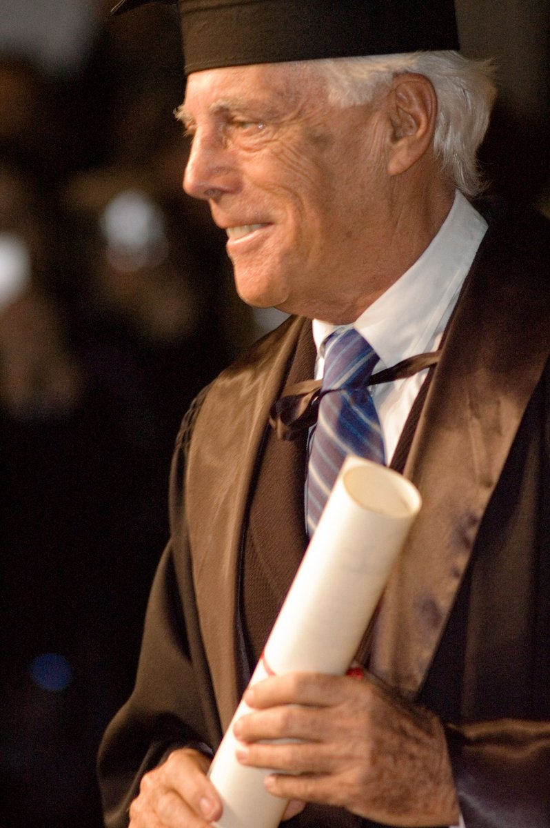 Nel 2007 il <a href="/polimi/">Politecnico di Milano</a> conferì la Laurea ad Honorem a #GiorgioArmani, simbolo della cultura del #design come innovazione e sviluppo. Oggi la nostra comunità si unisce al tributo mondiale a un genio indiscusso, emblema di eccellenza, creatività e cultura italiana.