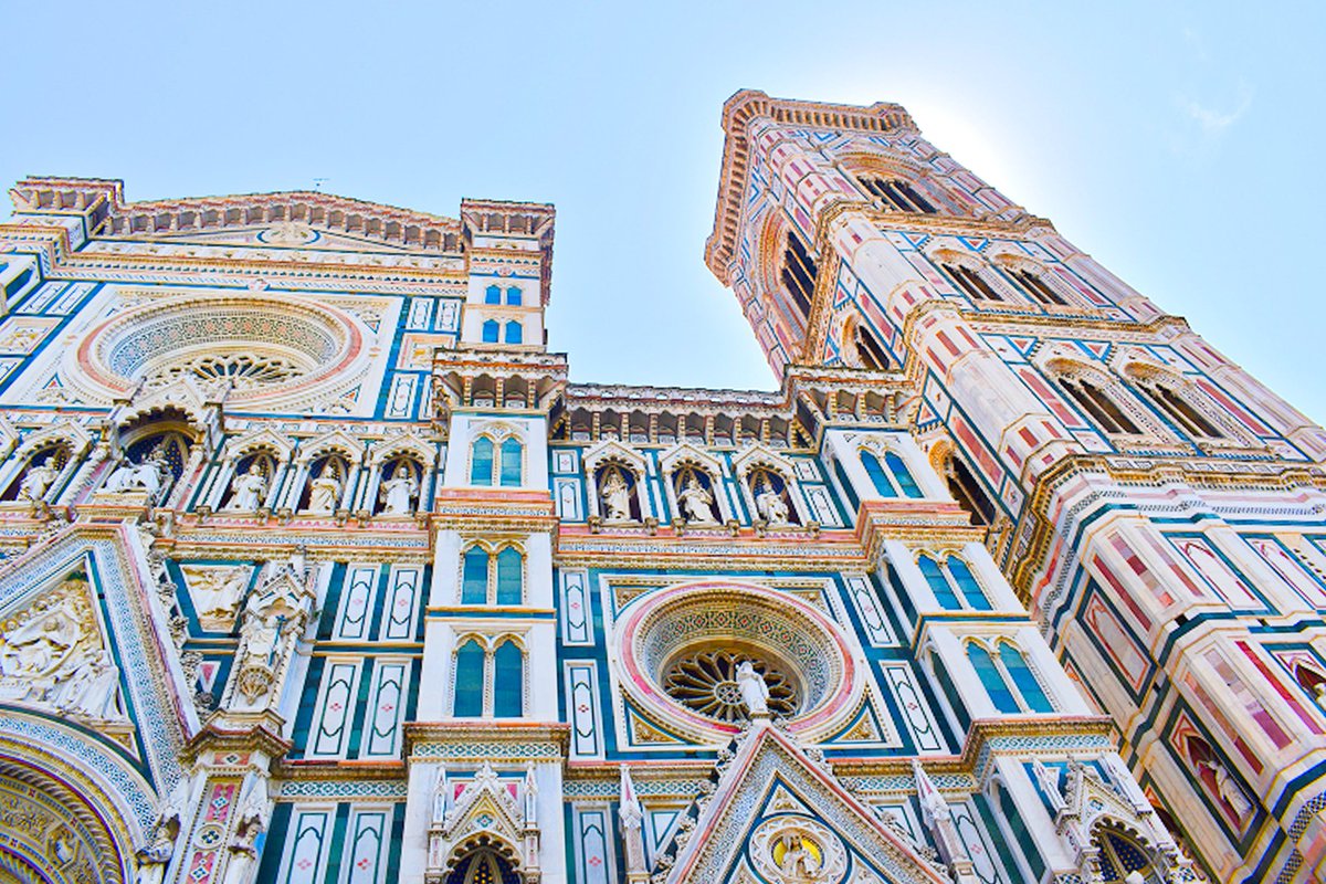 raj_soma31485's tweet image. Florence’s crown jewel is etched in time, glowing in light✨ Stay tuned for more Europe sketches\photographs and my next drop coming soon!

#ArchitectureLovers #GeometryInDesign #architecture #architecturallines  #HistoricalArchitecture #gothicstyle  #renaissance  #CathedralViews