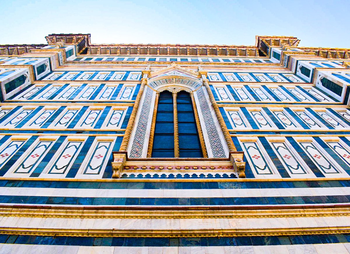 raj_soma31485's tweet image. Florence’s crown jewel is etched in time, glowing in light✨ Stay tuned for more Europe sketches\photographs and my next drop coming soon!

#ArchitectureLovers #GeometryInDesign #architecture #architecturallines  #HistoricalArchitecture #gothicstyle  #renaissance  #CathedralViews