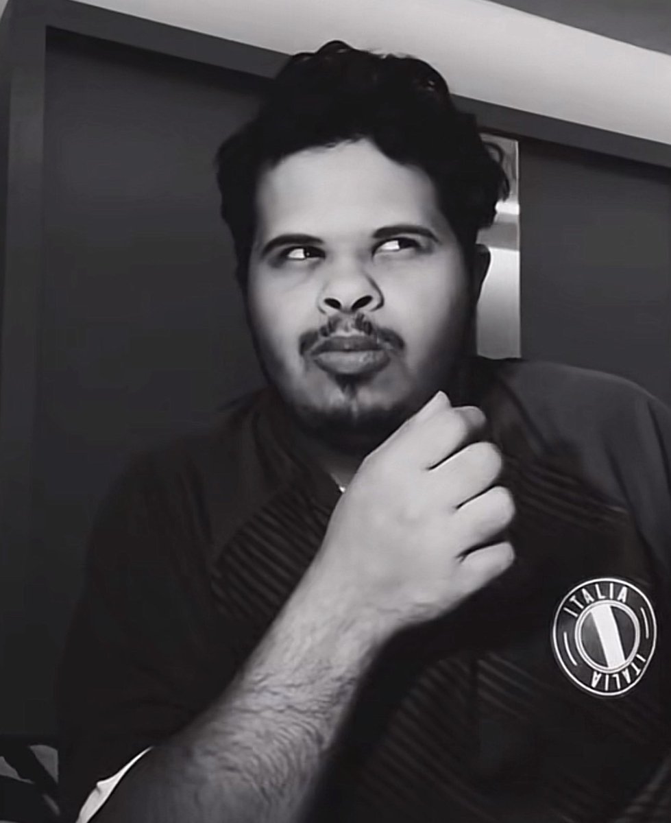 رافعه صوت القران اعلى شي بالبيت
وكل ماصحى احد وعصب شكيت فيه لبس جني