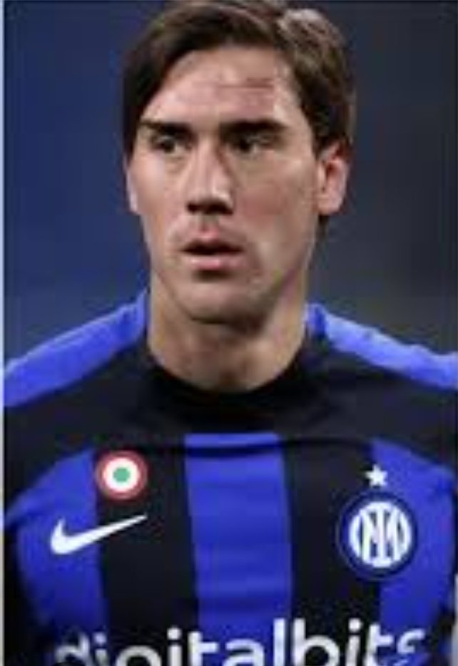Inter have initiated initial discussions to evaluate the possibility of signing Dušan Vlahović on a free transfer.
The striker has expressed his approval of the idea of ​​wearing the Nerazzurri jersey.