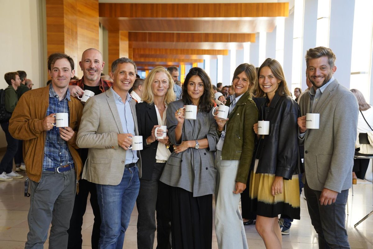 Ils nous réveillent le matin sur <a href="/franceinfo/">franceinfo</a> 
<a href="/jchapuis/">Jérôme Chapuis</a> <a href="/AgatheLambret/">Agathe Lambret</a> <a href="/PaulLarrouturou/">Paul Larrouturou</a> <a href="/Camille_Vigogne/">Camille Vigogne LC</a> @mathildesiraud <a href="/Mathilde_Sd/">Mathilde Siraud</a> <a href="/jmnl/">Julien Ménielle</a> <a href="/BillFrancois24/">Bill François</a> <a href="/fannyguinochet/">fanny guinochet</a>
 <a href="/HadrienBect/">Hadrien Bect</a>, parti chercher le café 🤣 et Constanc <a href="/nico_teillard/">Nicolas Teillard</a> <a href="/viallon_julie/">Julie Viallon</a> les croissants ! 😄