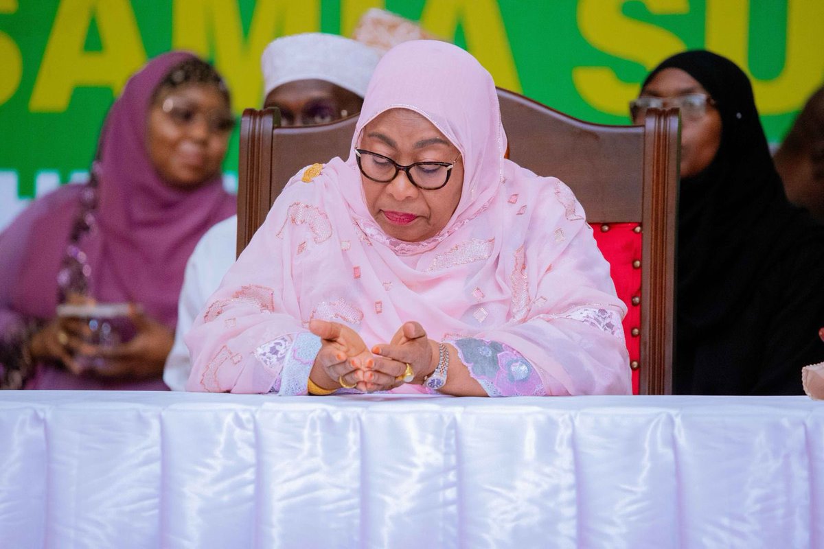 Ninawatakia Waislamu na wananchi wote kheri ya Sikukuu ya Maulid. Kumbukizi ya kuzaliwa kwa Mtume Muhammad (S.A.W) iwe sehemu ya tafakari na mafundisho katika maisha yetu juu ya; kuishi katika ukweli, kusimamia haki, upendo na moyo wa kujitoa kwa wenzetu.

Tusherehekee kwa furaha
