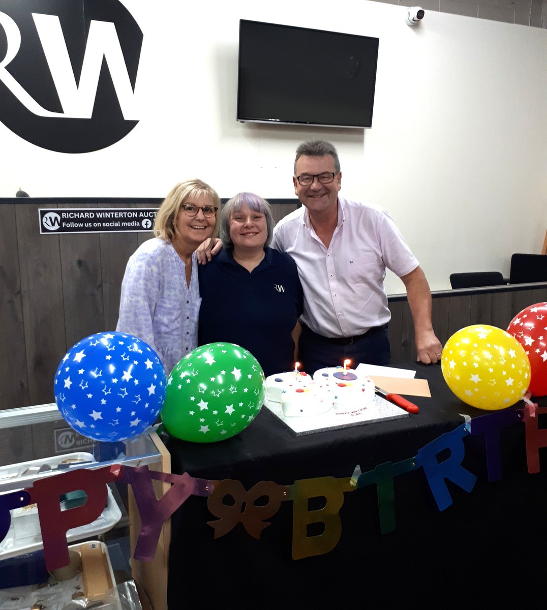 Auctionwint's tweet image. A double celebration in the office this week as we mark two special birthday milestones – Danny turns 21 and Alex celebrates her 50th! 🎉🥳

#birthdaycake #Birthdays