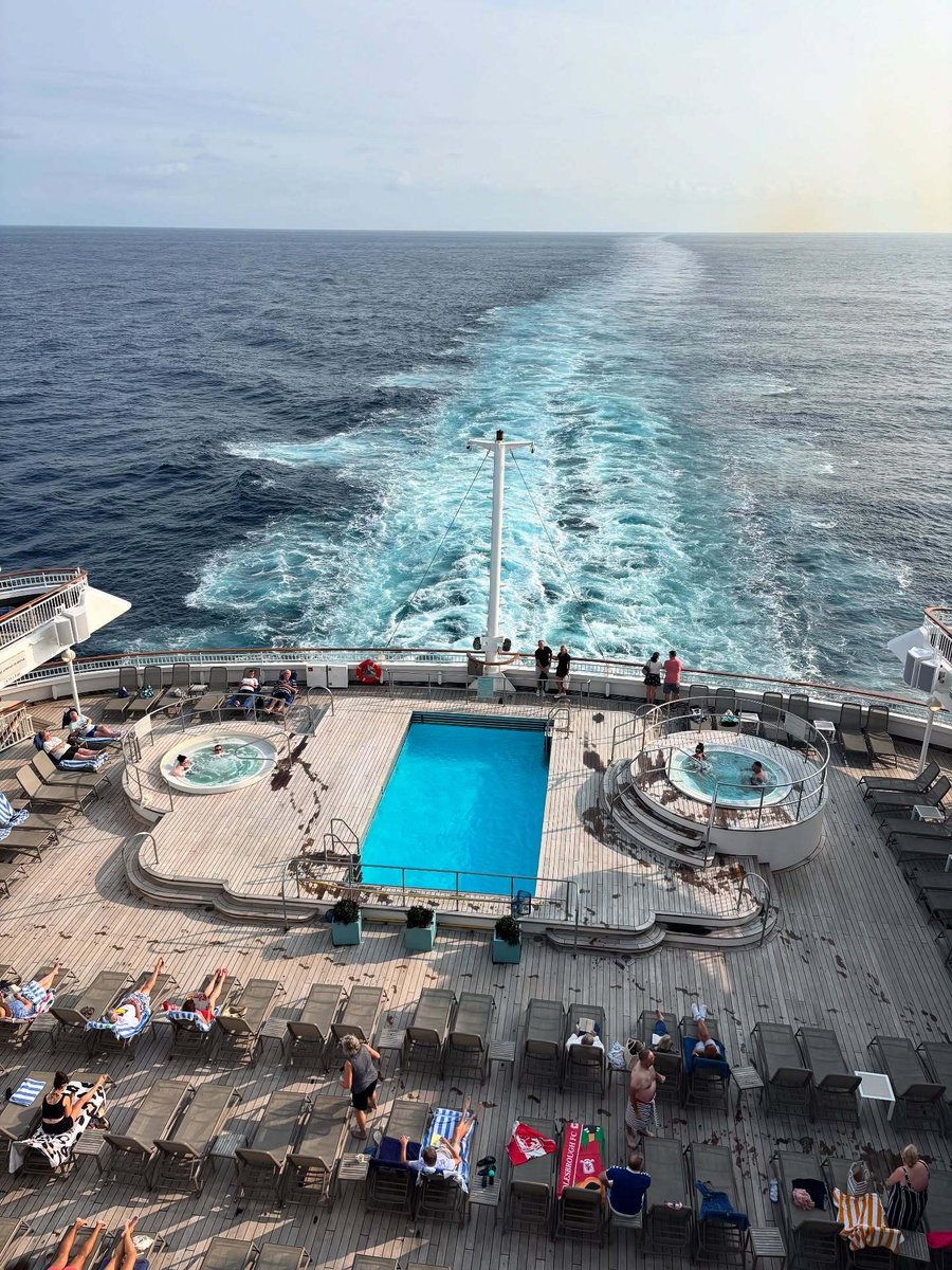 P&O Cruises tweet media