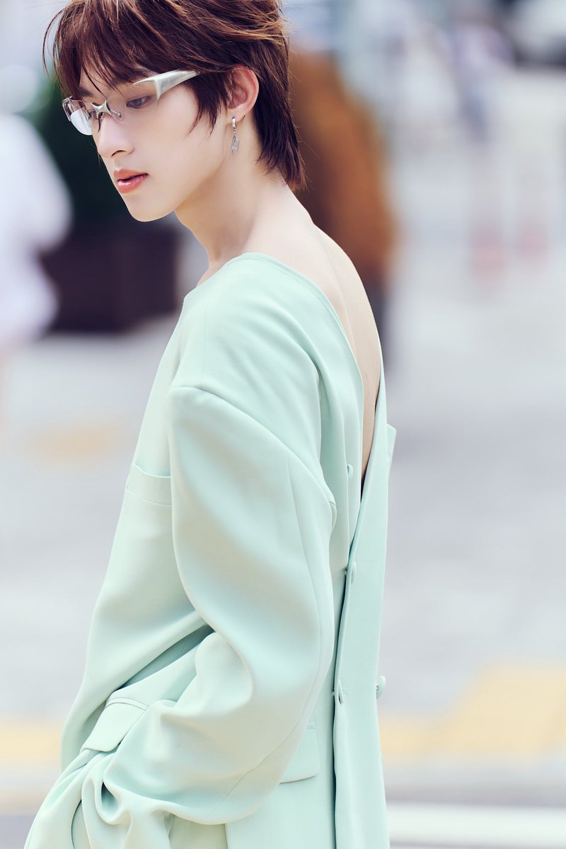 สองหนุ่มโทมัส-ก้อง อวดลุคสุดชิกในฐานะแขกฟรอนต์โรว์โชว์ Greedilous ที่โซลแฟชั่นวีก

#ELLEMENNews
#ELLEMENthailand
#TMKxGREEDILOUS
#GREEDILOUS
#SFW26SS
#SeoulFashionWeek