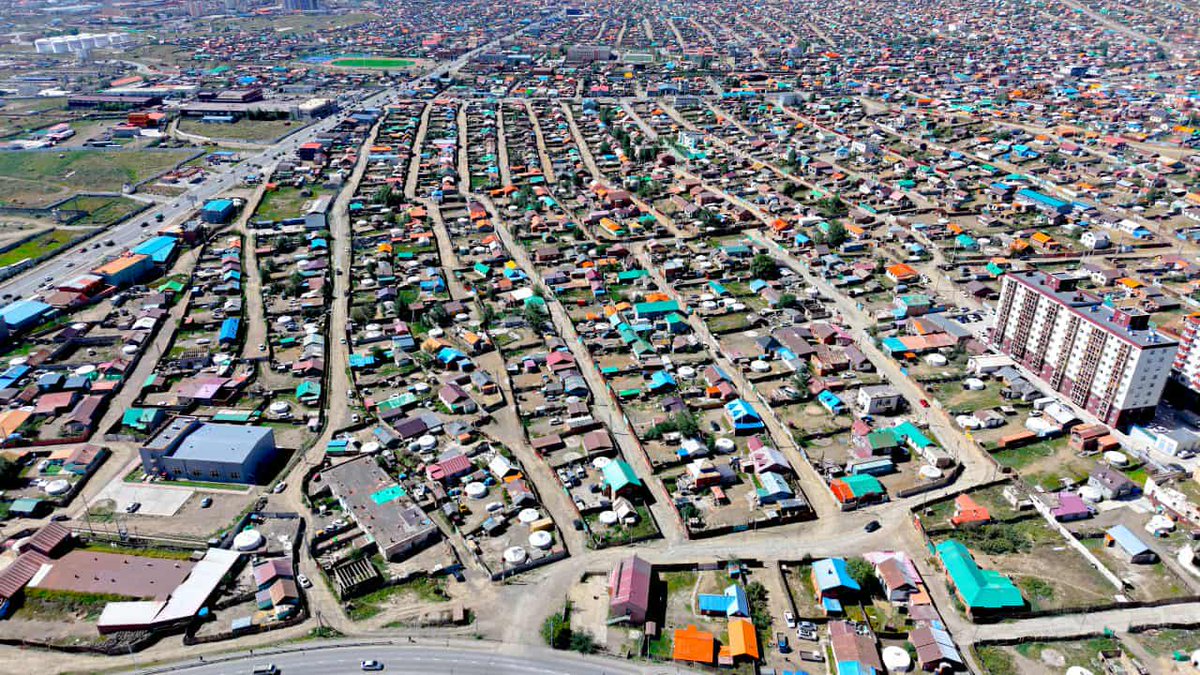 OnlyMongolia1's tweet photo. Толгойт хотын газар чөлөөлөлт СХД-ийн 4-р хорооноос эхэллээ Ц.БАТТӨР: ЭНЭ ЖИЛ 6.5 ГА ТАЛБАЙН 145 НЭГЖ ТАЛБАРЫГ ЧӨ https://t.co/rokQwTahcz