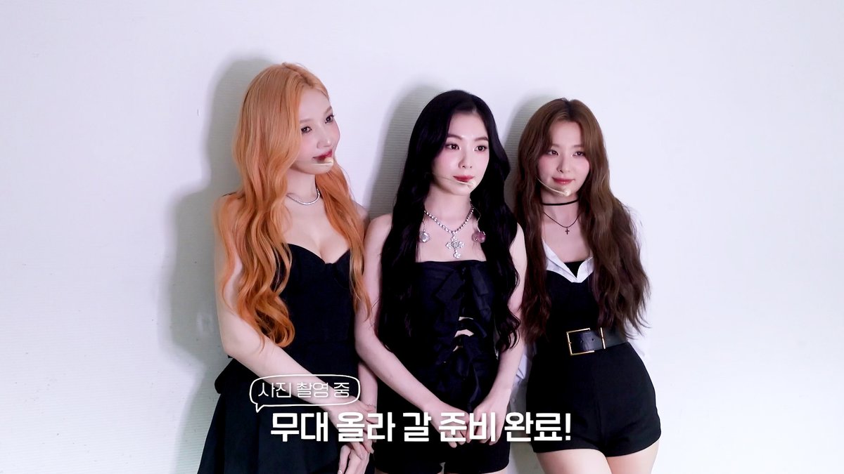 벌써 끝나다니 아쉬워요🥲 | 레드벨벳 Red Velvet SMTOWN LIVE 2025 tour Behind The Scenes

youtu.be/vnenDyMdhB4

#RedVelvet #레드벨벳
#SMTOWN2025