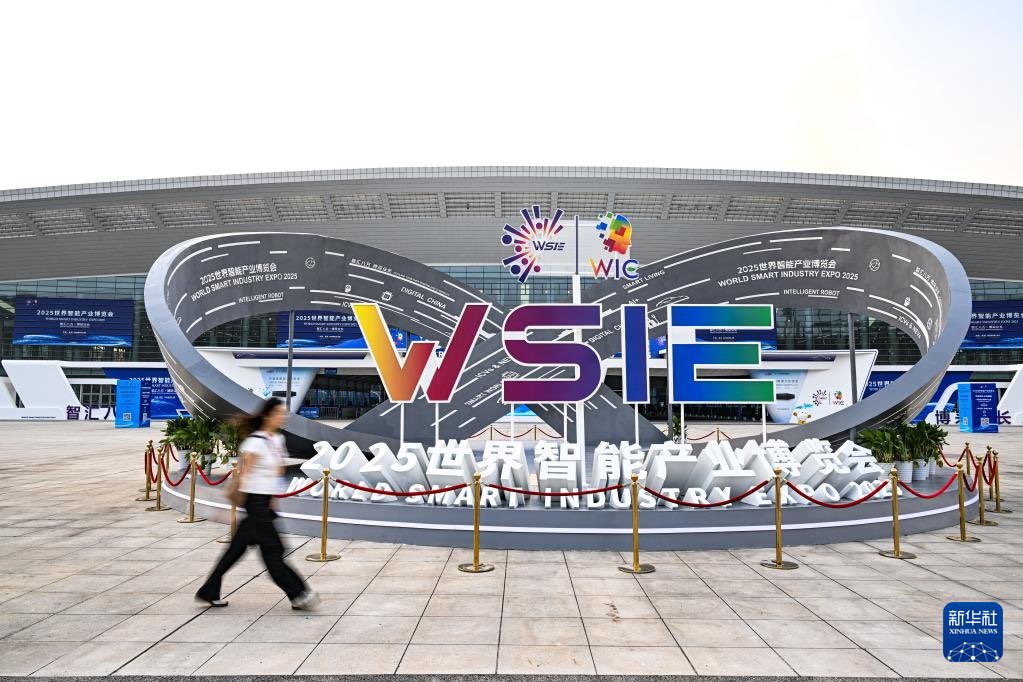 guojibu007's tweet image. 【2025世界智能产业博览会：600余家国内外龙头企业参会参展】2025世界智能产业博览会于9月5日至8日在重庆举行。本届博览会设置智能网联新能源汽车、数字城市、智能机器人、低空经济、智能居家5大专业板块，600余家国内外龙头企业参会参展，全方位展示3000余项新产品、新科技、新成果。来源：人民日报