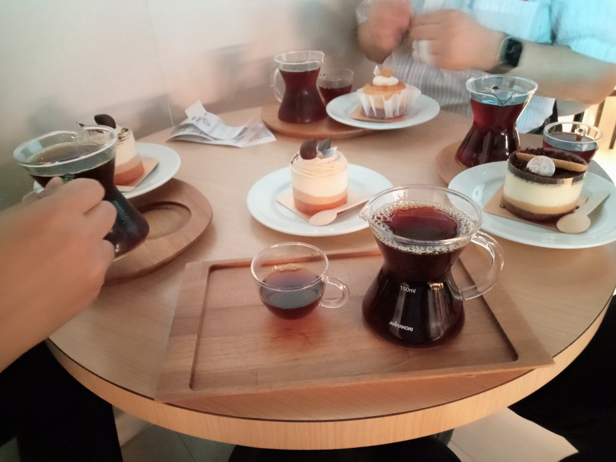 中の人は無事に台湾に到着しました！101タワーに登りちょっとおしゃれなカフェで休憩。。。