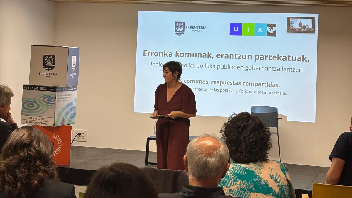 [EU] Gaur, Errenterian, 'Erronka komunak, erantzun partekatuak: udalerriz gaindiko politika publikoen gobernantza lantzen' ikastaroa izan dugu. 

[ES] Hoy se ha celebrado en Errenteria el Curso de Verano 'Retos comunes, respuestas compartidas: trabajando la gobernanza de las