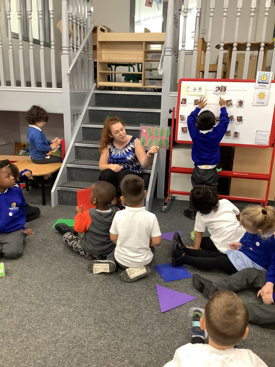 Fosse_TMET's tweet image. Today in F1 we were busy practising our counting songs! We did 5 little monkeys and 10 green bottles. #FMEYFS #FMMaths