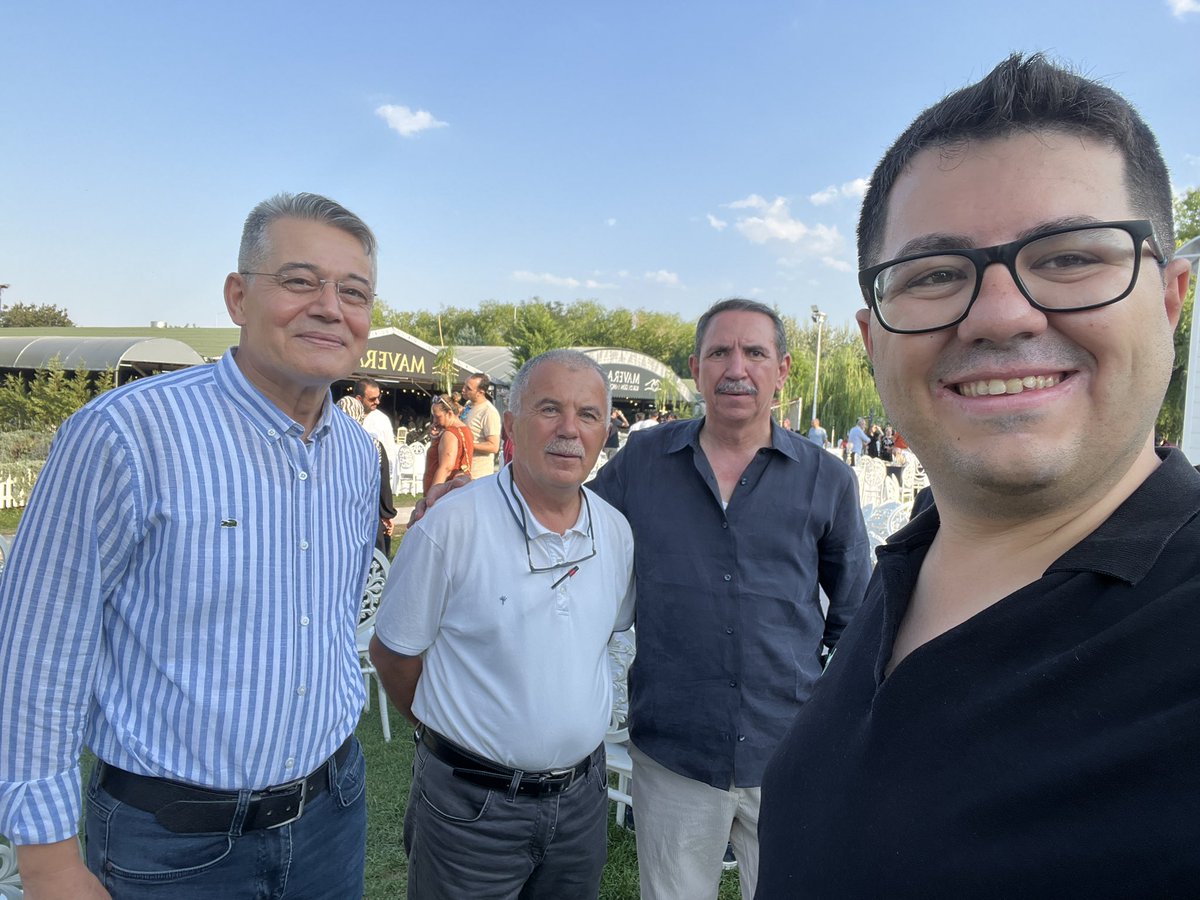 Babam Hasan Çağla, değerli dostları Mehmet Efe ve Mansur Açıkgöz ile güzel bir anı… Rabbim ömürlerine sağlık ve bereket versin inşallah. #Konya <a href="/hasancagla42/">Dr.Hasan Çağla</a>