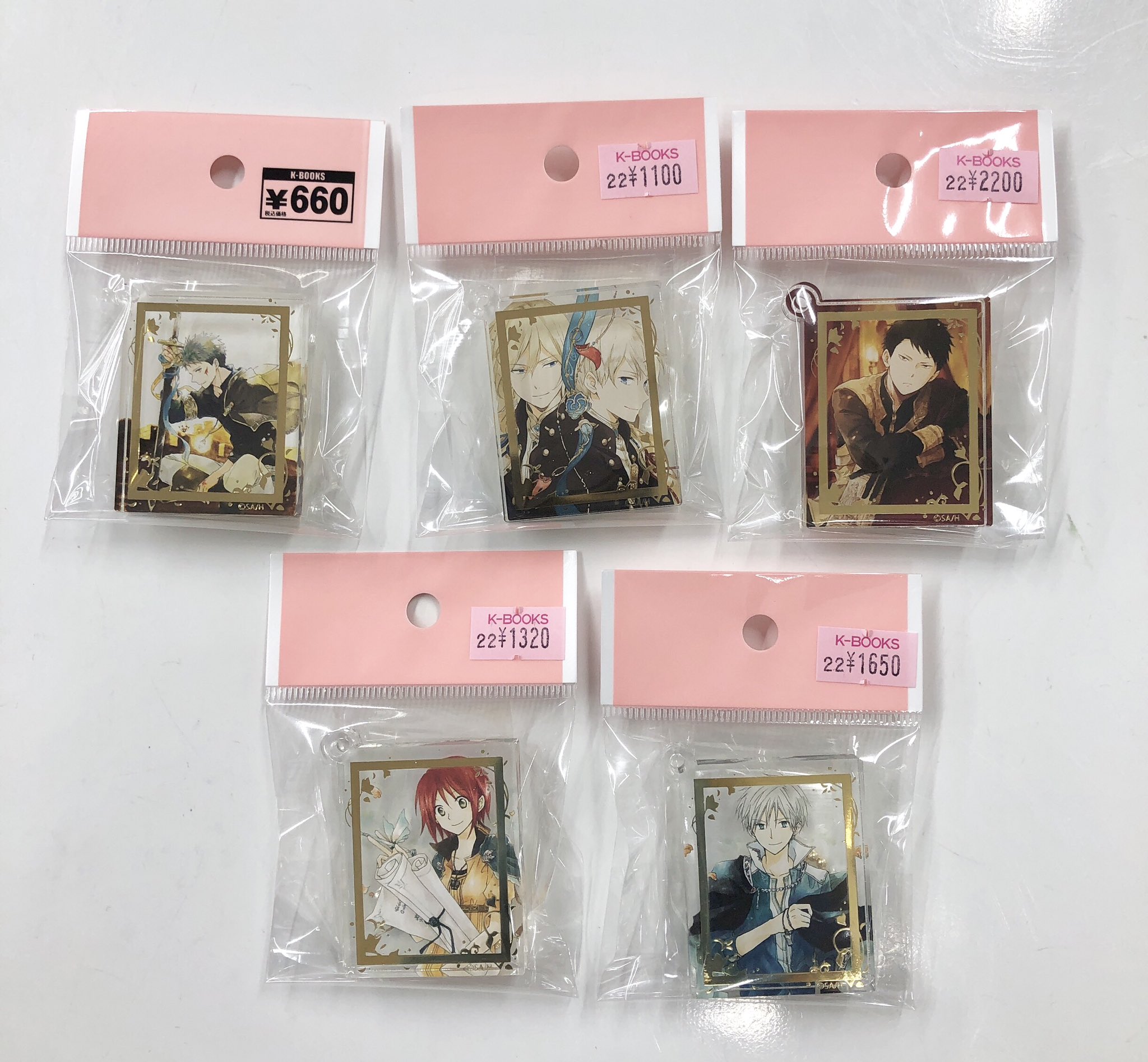 赤髪の白雪姫　アクリルスタンド　白雪　ゼン　オビ キキ　ミツヒデ　原画展 赤髪の白雪姫 原画展」エントランスの特大アクリルスタンド