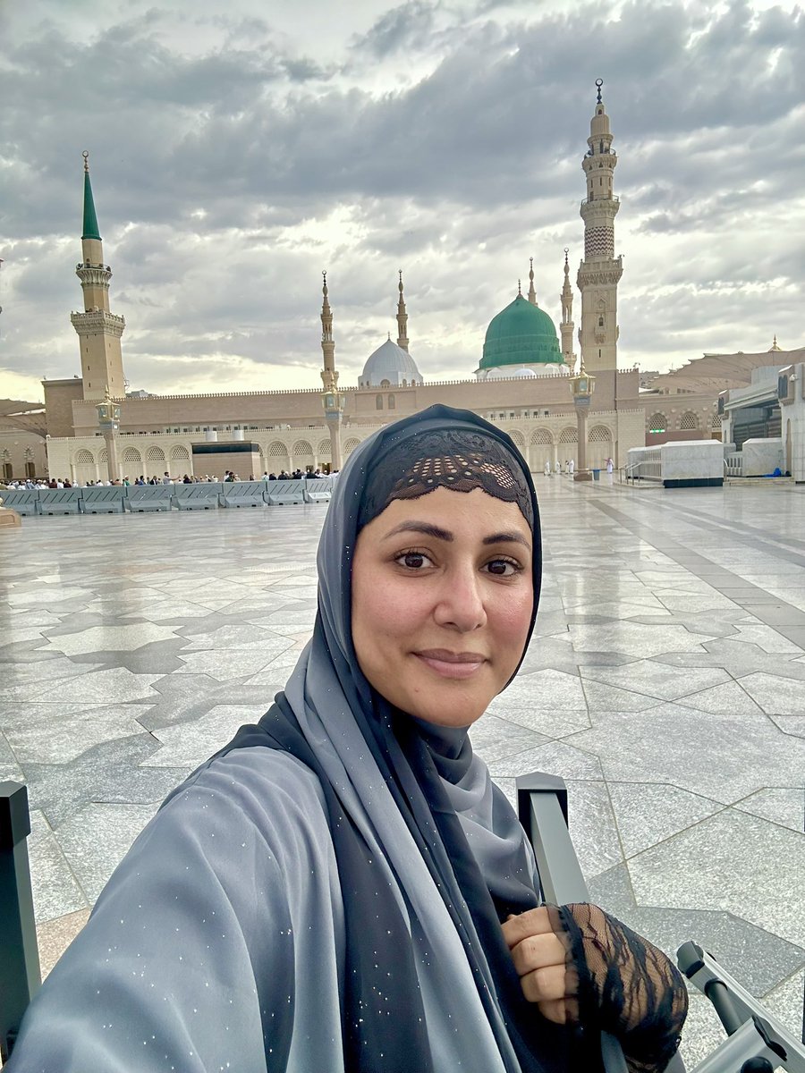 Hina Khan tweet media