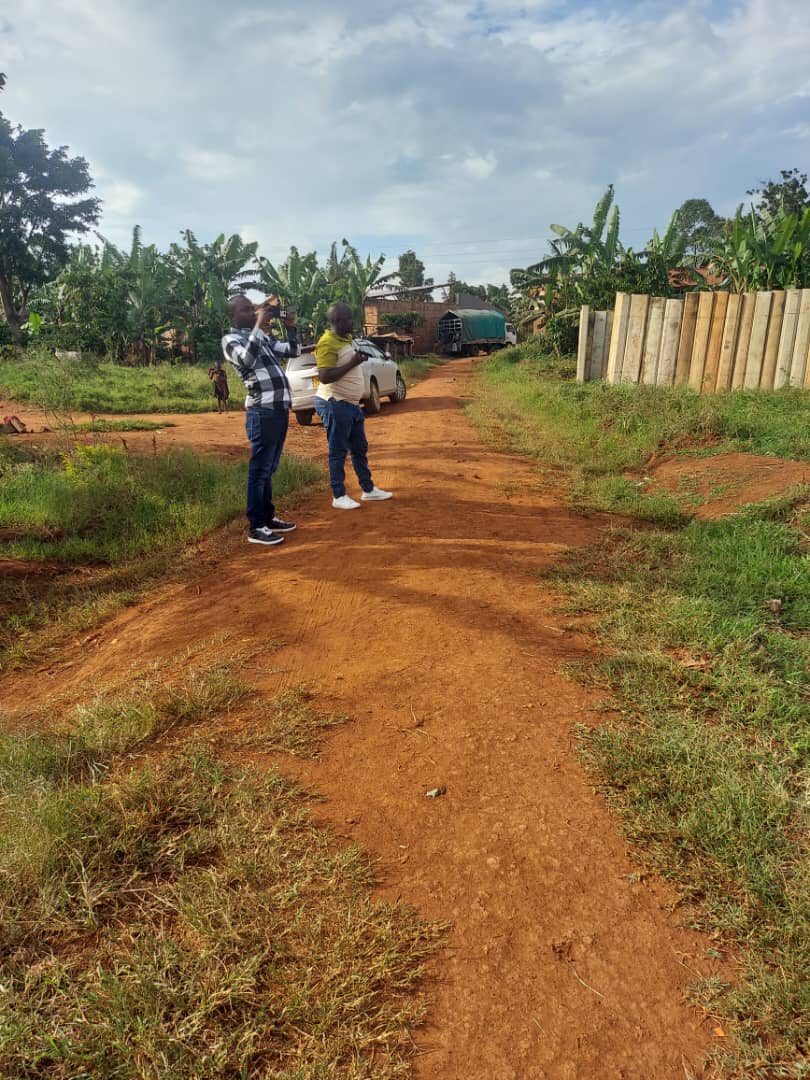 Weekend mood activated!!!

Nothing beats starting it off with a site visit. Come walk the land, feel the space, and experience the beauty of our estates firsthand👌
#SiteVisits
#LandForSale
#UgandaRealEstate