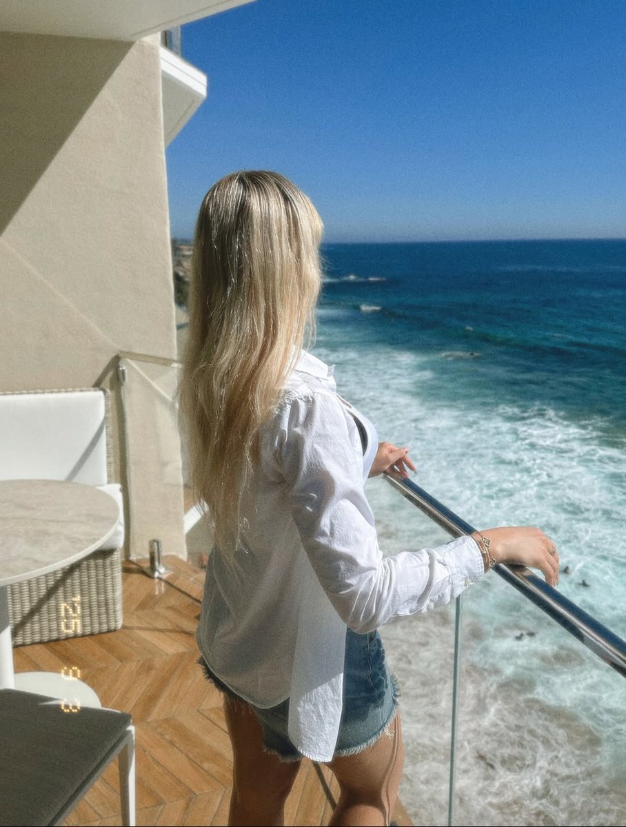 The ocean always has a way of making people feel relaxed🙂