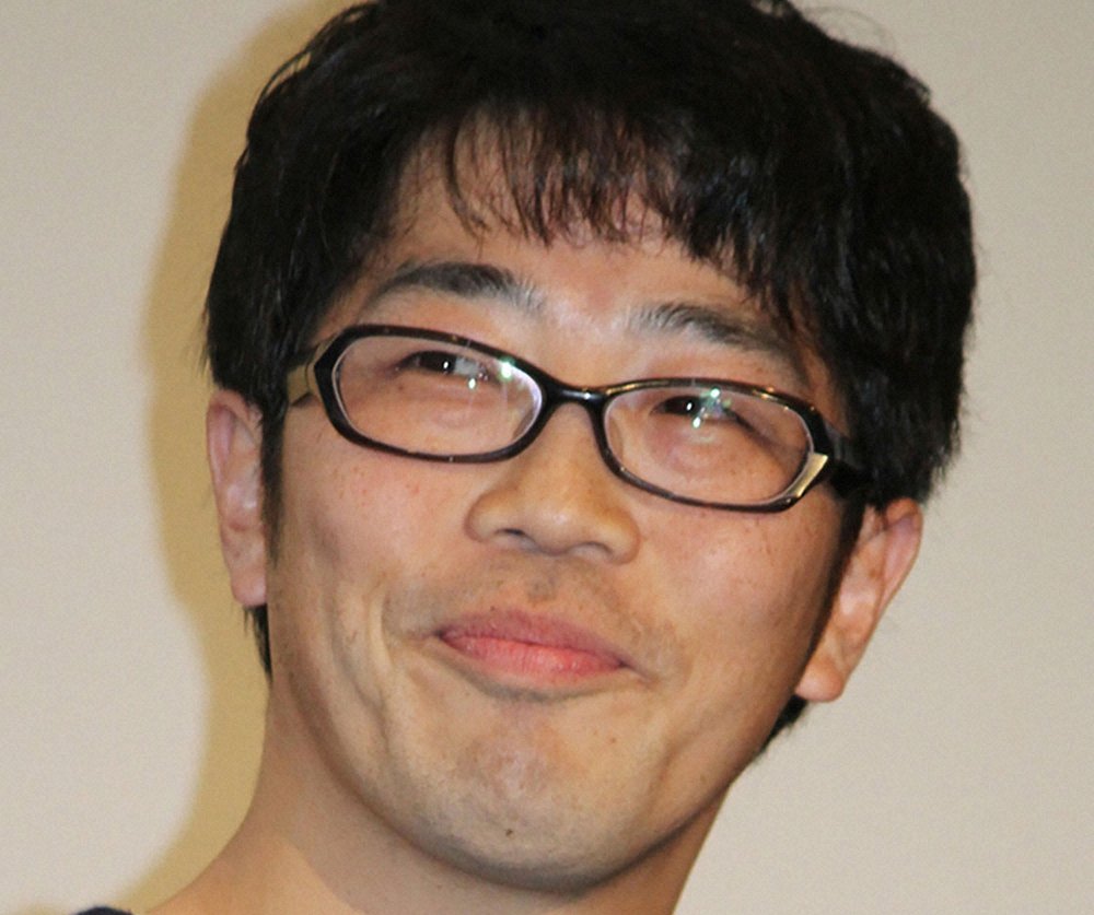 livedoornews's tweet photo. 【回想】鈴木拓、授業参観で歩き回っている児童に疑問「先生も注意しないし…」
https://t.co/OVnQo84JH2

鈴木は、次男が小学生の時の授業参観を回想。歩き回っていた児童に対し「そのお父さんお母さんは“何々ちゃんダメだよ“ぐらい。全然座らない。でも先生も言わないの」と、驚きを明かした。 https://t.co/kRtXWTiKOk