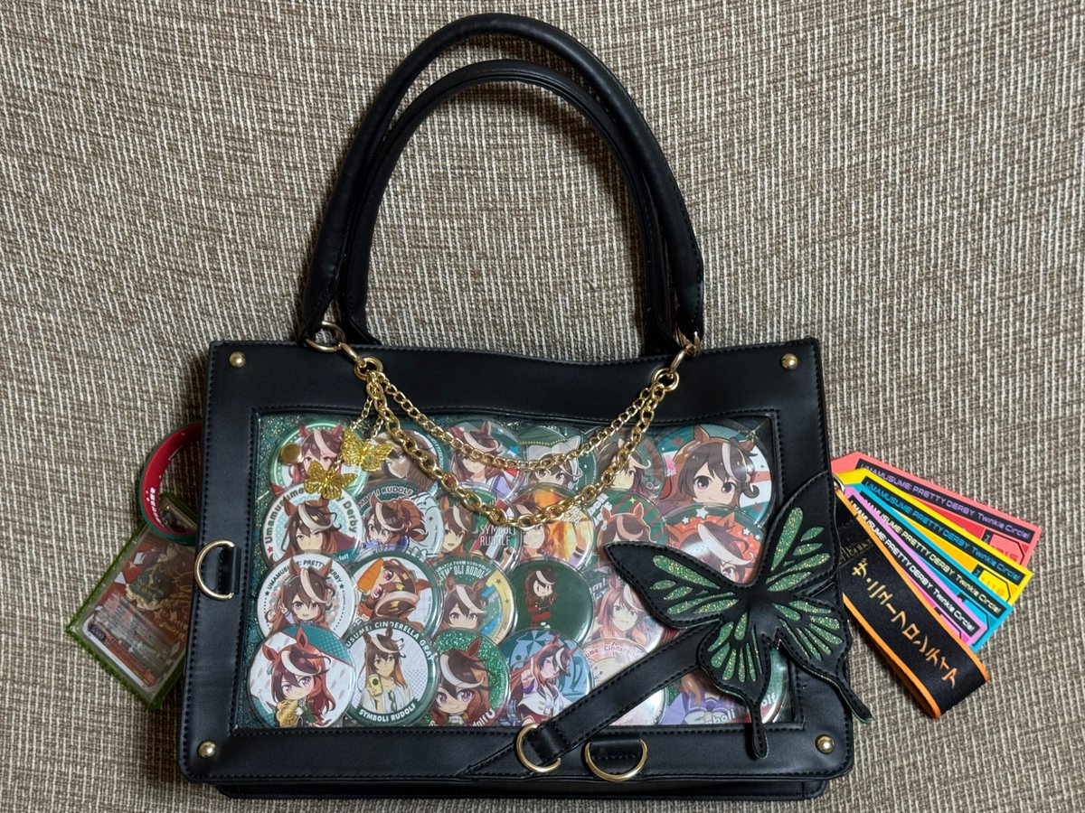 このたび痛バを新しくしました！相変わらずかわい過ぎるッ！！！
前と同じく目指してる形にはできたのですが、まだ右側2列分の50mm缶バッチが揃えられておらず…(泣) でも最近ルドルフ供給が来てくれてるのでっ、まだまだ頑張ります🔥
秋公演はこちらで参戦しますので、お気軽にお声かけくださいね！💪