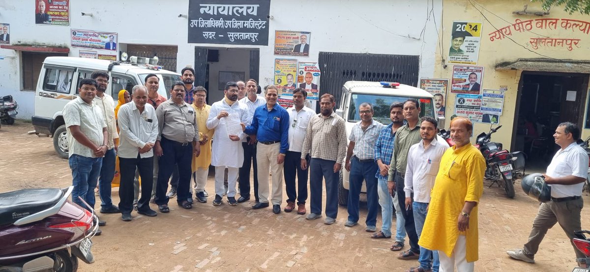 "सालों की मेहनत को यूँ ना मिटाइए,
हमारे हक को बचाइए।"
<a href="/narendramodi/">Narendra Modi</a> <a href="/dpradhanbjp/">Dharmendra Pradhan</a> <a href="/PMOIndia/">PMO India</a> <a href="/jagdambikapalmp/">Jagdambika Pal</a> <a href="/myogiadityanath/">Yogi Adityanath</a> <a href="/brajeshpathakup/">Brajesh Pathak</a> <a href="/kpmaurya1/">Keshav Prasad Maurya</a> <a href="/harishkumaUPPSS/">Harish Kumar</a>
#काला_क़ानून_वापस_लो