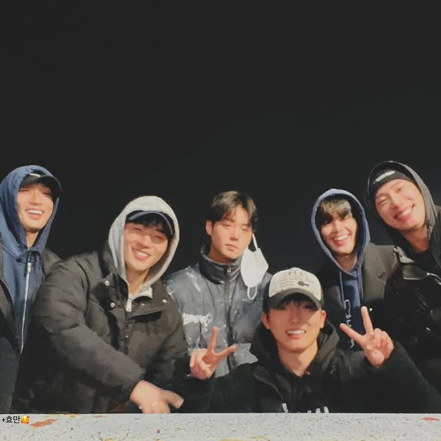 seongjecria's tweet photo. todo mundo assim: 😁😁😁😁😁
e o Jihoon assim: 😐 https://t.co/RGMjzRAhT4