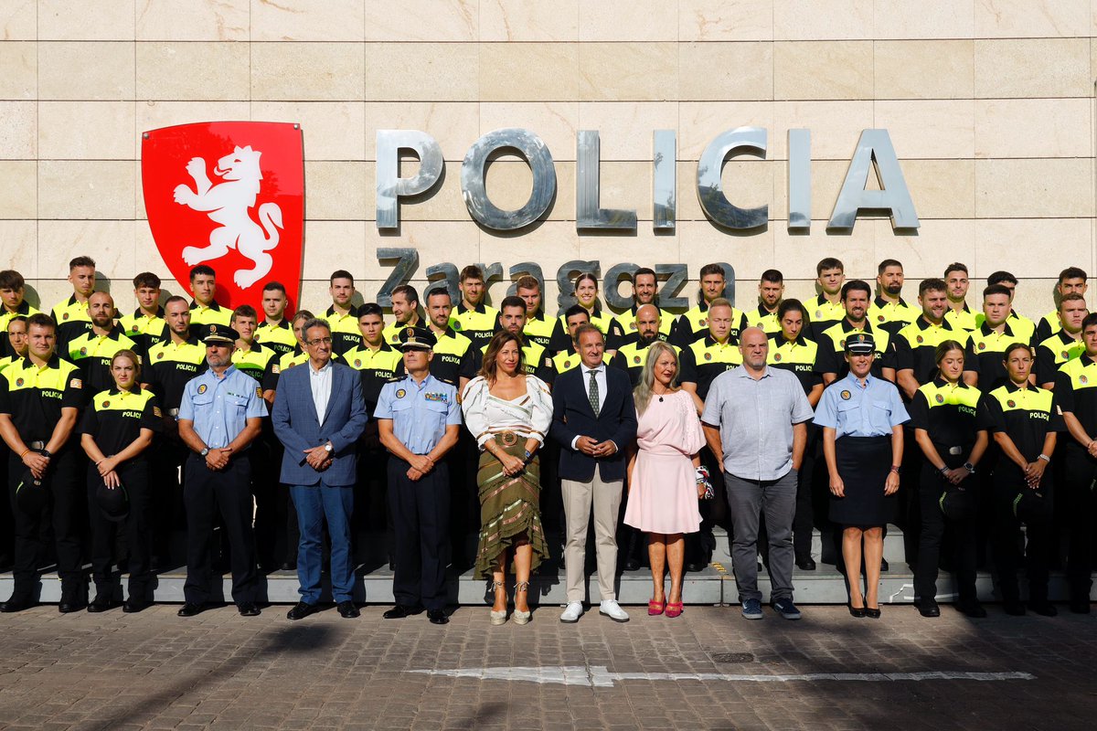 La alcaldesa <a href="/ChuecaNatalia/">Natalia Chueca</a> ha presidido esta mañana en el Cuartel de La Paz de <a href="/policiazaragoza/">Policía Zaragoza</a> el acto de bienvenida a la nueva promoción de 104 jóvenes que comienzan su formación como agentes de nuestra Policía Local. La mayor incorporación a la plantilla policial desde hace