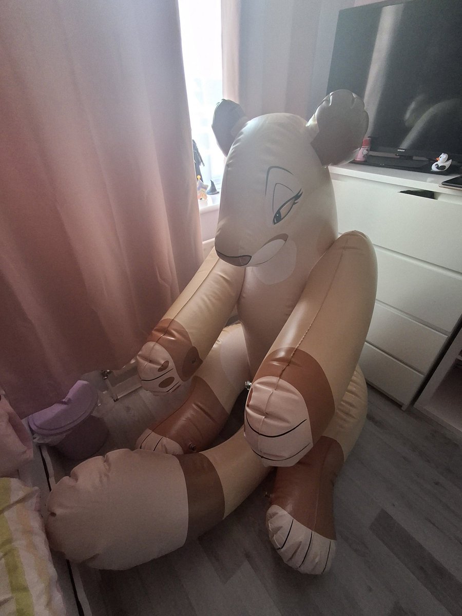 squeakysofi's tweet photo. sarabis time to shine again ✨️#horseplaytoys #inflatables https://t.co/Ik18Bm2QWi