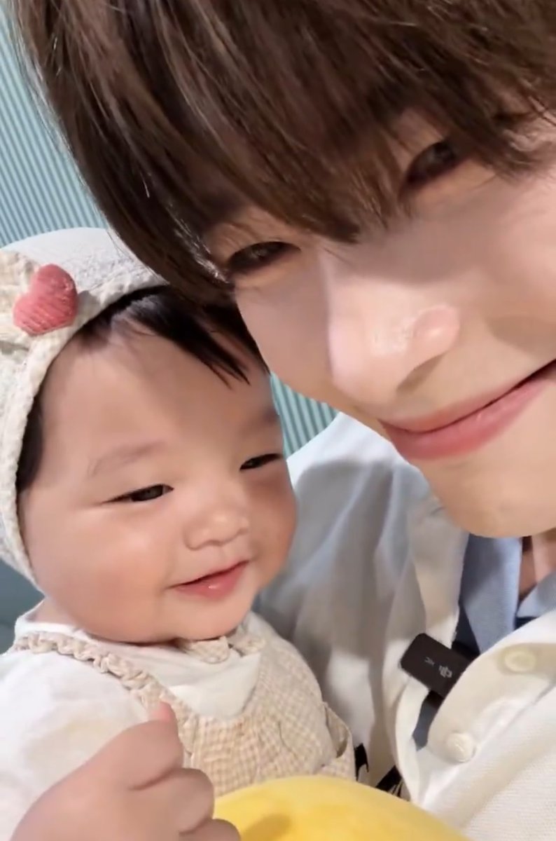 pinkforbin's tweet photo. they got the same smile 😭😭😭 https://t.co/Zp6rvgUj7Q