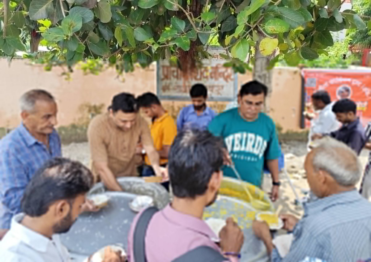 माँ सीता रसोई के जरिये प्रतिदिन लोगो को भोजन करवाने वाले  प्रिय मित्र <a href="/ravibhadoria/">Ravi Bhadoria</a> जी को जन्मदिन की ढेर सारी शुभकामनाएं आप पर महादेव की कृपा बनी रहे #HappyBirthday