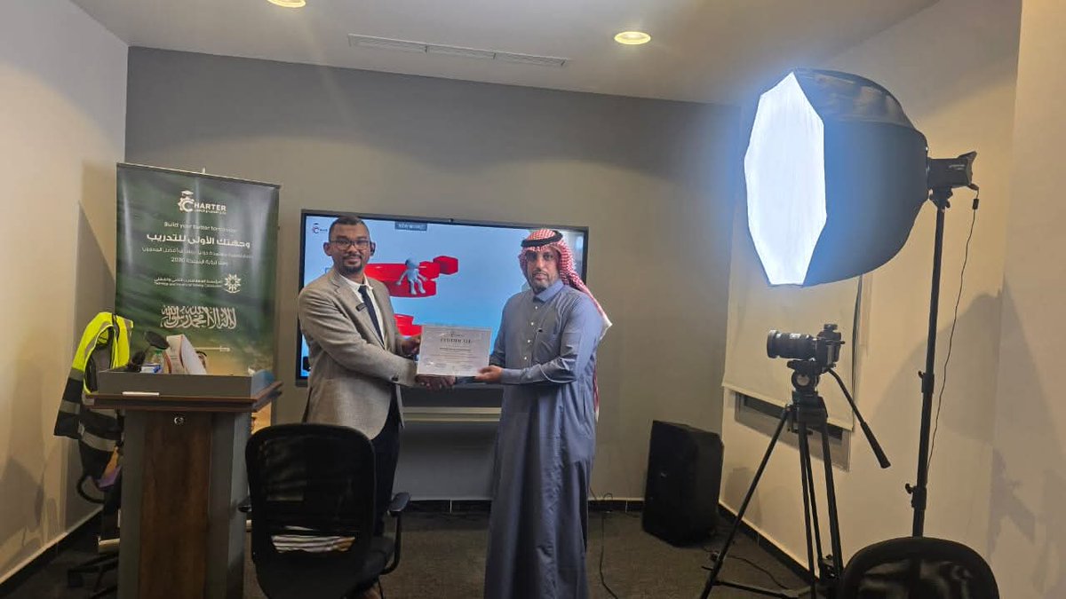 🎯 يسعدني أشارككم أني قدمت يوم السبت الماضي ورشة إدارة المخاطر الاحترافية بالتعاون مع
Charter Training and devolpment  ميثاق المعرفة للتدريب
الورشة كانت تفاعلية وواقعية، وركزنا فيها على كيفية تحديد وتحليل وإدارة المخاطر. 

يعطيكم العافية جميعاً، ونشوفكم في ورش قادمة بإذن الله 🌟.