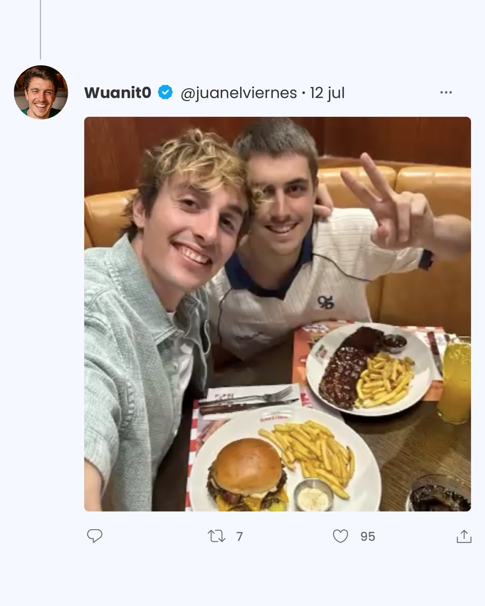 Colorín Colorado, todo arreglado. Todo Ok entre Juan y Rodri, y con final feliz —es decir, disfrutando de un 2x1* para estudiantes en Fridays. 😎🍔❤️

*Si quieres aprovechar la promo, entrega tu carnet de estudiante de domingo a jueves hasta finales de año.