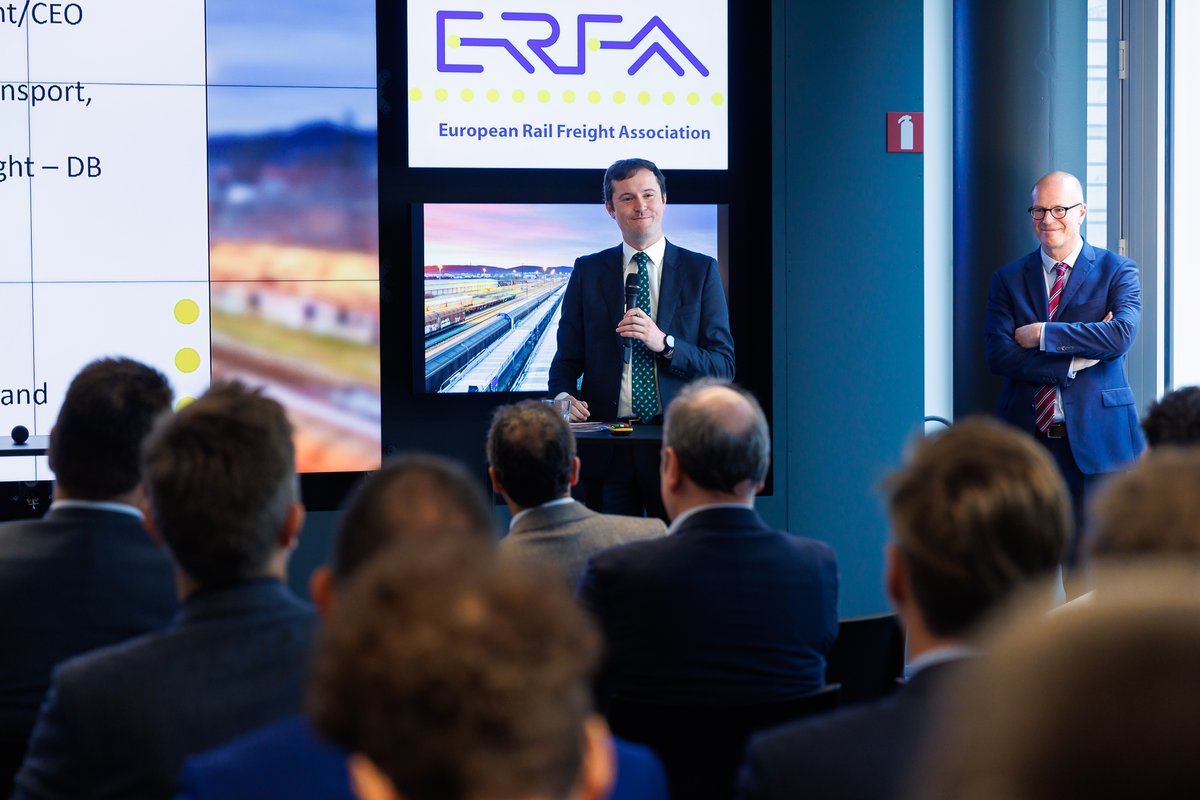 📢 ERFA seeks a new Secretary General

After 6 years in his position, <a href="/FeighanConor/">Conor Feighan</a> will return to 🇮🇪 to continue his career. ERFA already thanks him for his work.

Access Press Release, Job Description and Specification 👉 erfarail.eu/news/erfa-seek…

#Job #NewSecretaryGeneral