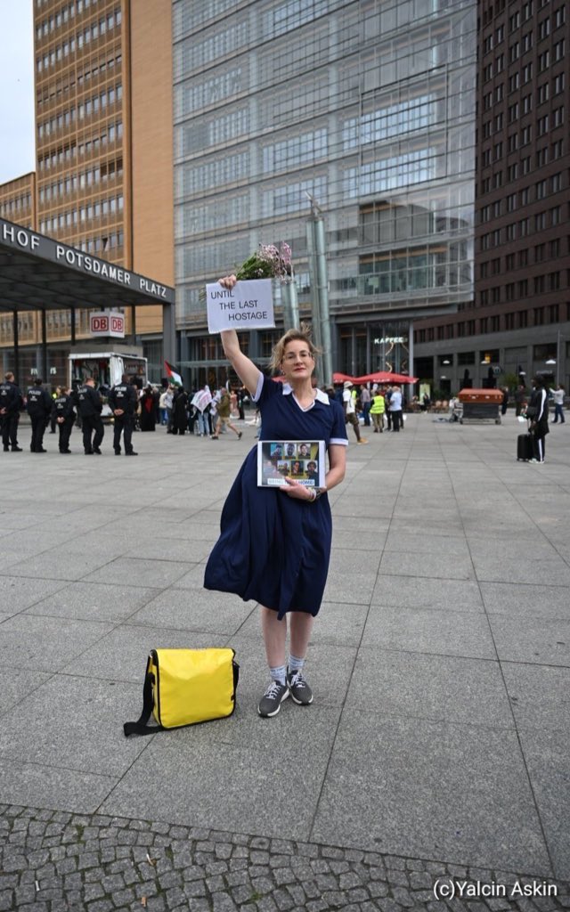 700 #BringThemHomeNow 🎗️
Die Zeit läuft den Geiseln und ihren Familien davon. Sie alle müssen endlich nach Hause kommen. 
Sofort! 
Jetzt! 
#UntilTheLastHostage 
Damit Frieden eine Chance hat.