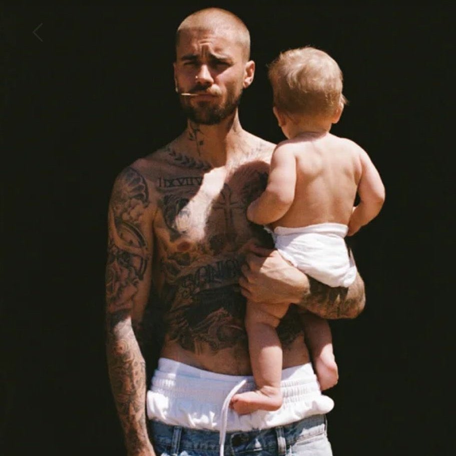 PfollowJBHelp's tweet image. “O meu sorriso, a bondade dela, nosso amor, nosso coração. Filho, você é a melhor parte dos nossos dias” - Mother in you, Justin Bieber 

SWAG II OUT NOW