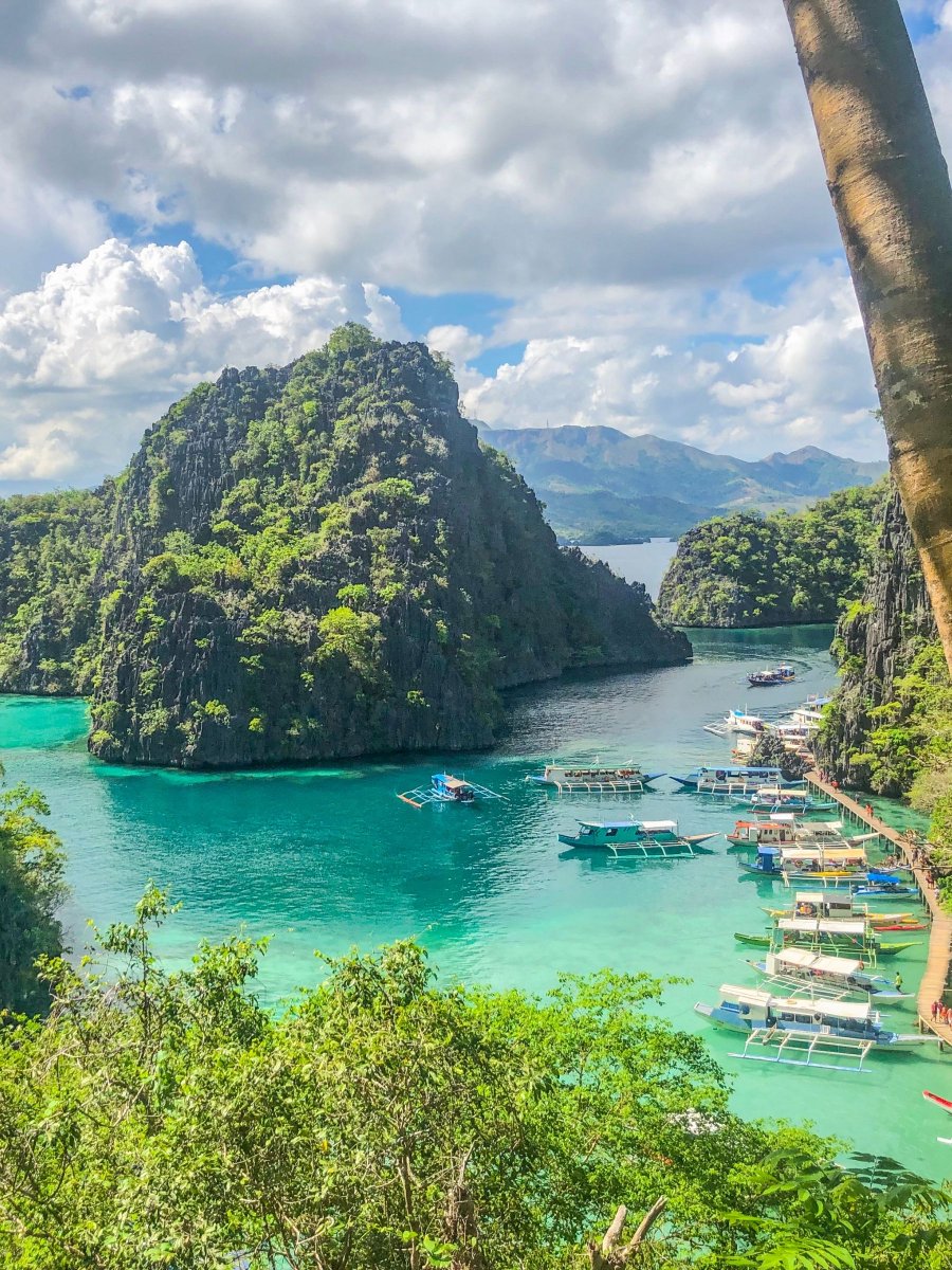 Paradise found in El Nido, Palawan 🏝️ Crystal-clear lagoons, towering limestone cliffs, and waters so blue they don't seem real. Every view here looks like a screensaver come to life. Philippines, you never cease to amaze ✨ #ElNido #Palawan #Philippines #Paradise #IslandLife