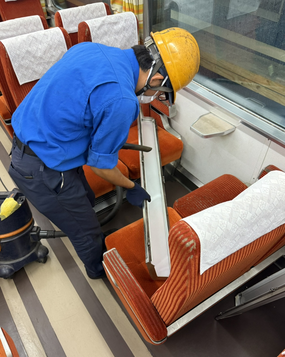 【車両区の日常】
SL整備士の大杉です🧑‍🔧
今回は、16000系の状態機能検査の様子をお届けします！

～見廻り班編～